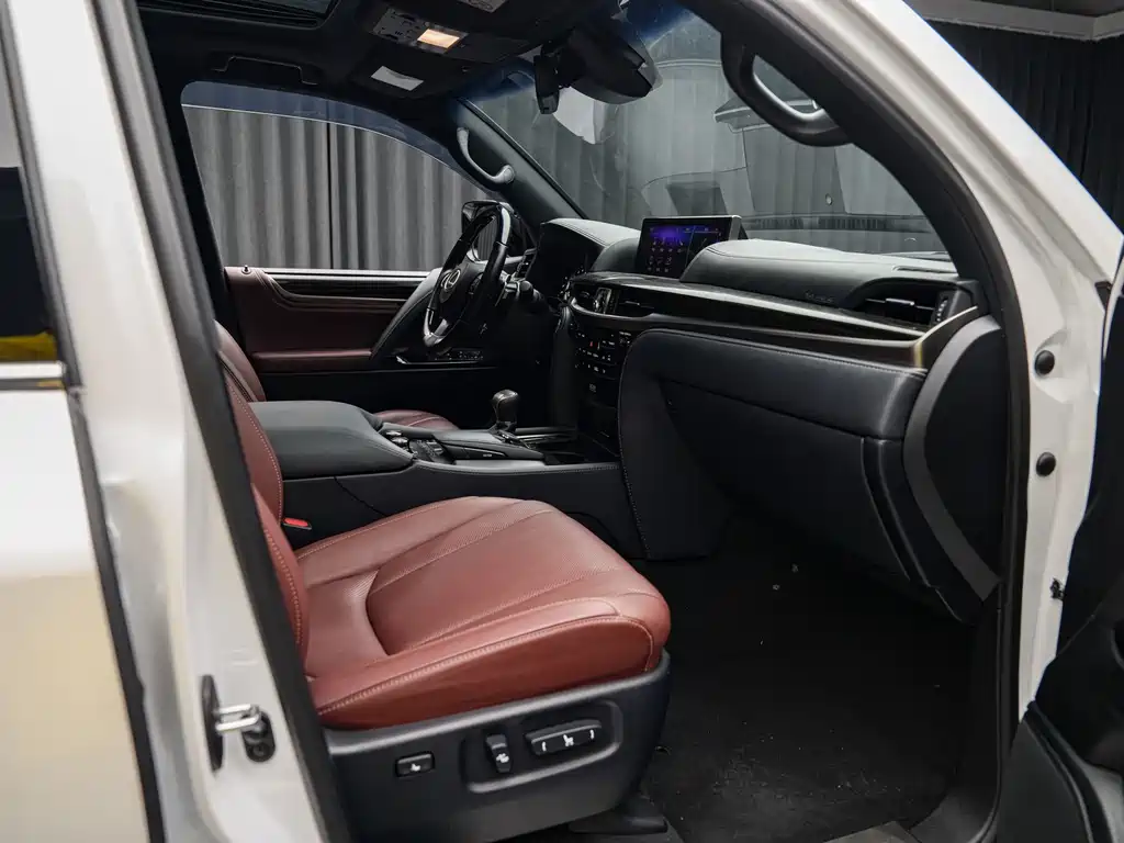 Lexus LX — миниатюра 15