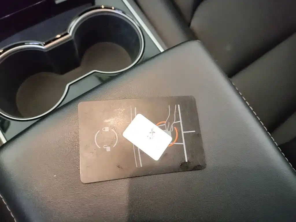 Tesla Model 3 — миниатюра 9
