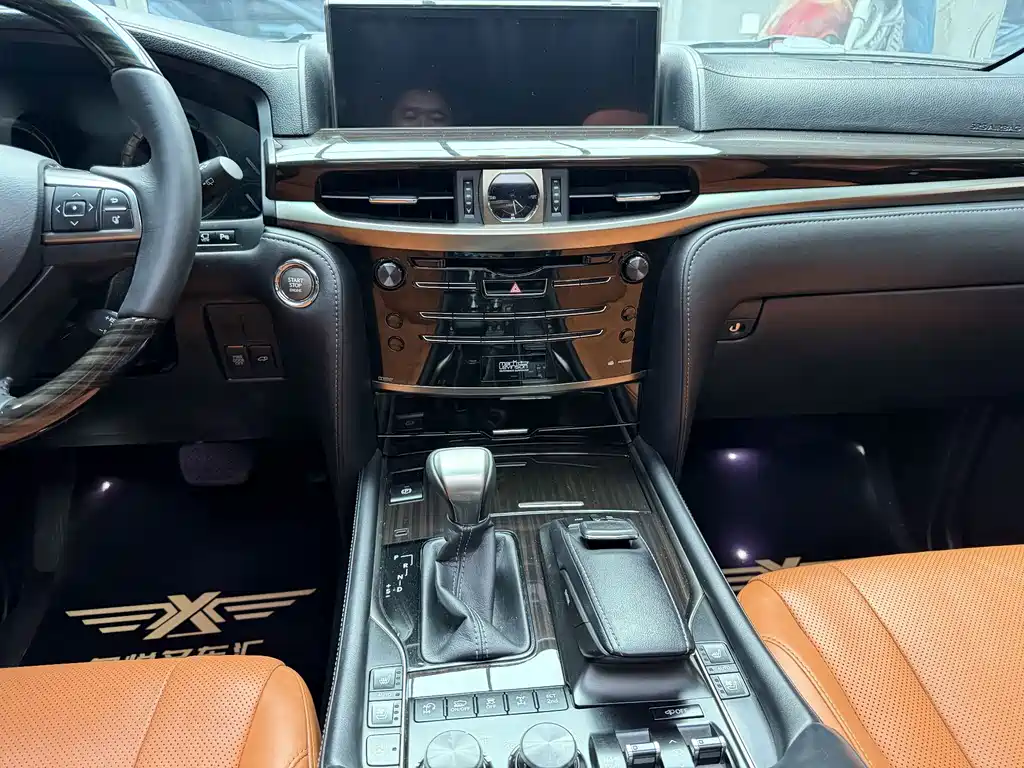 Lexus LX — миниатюра 14