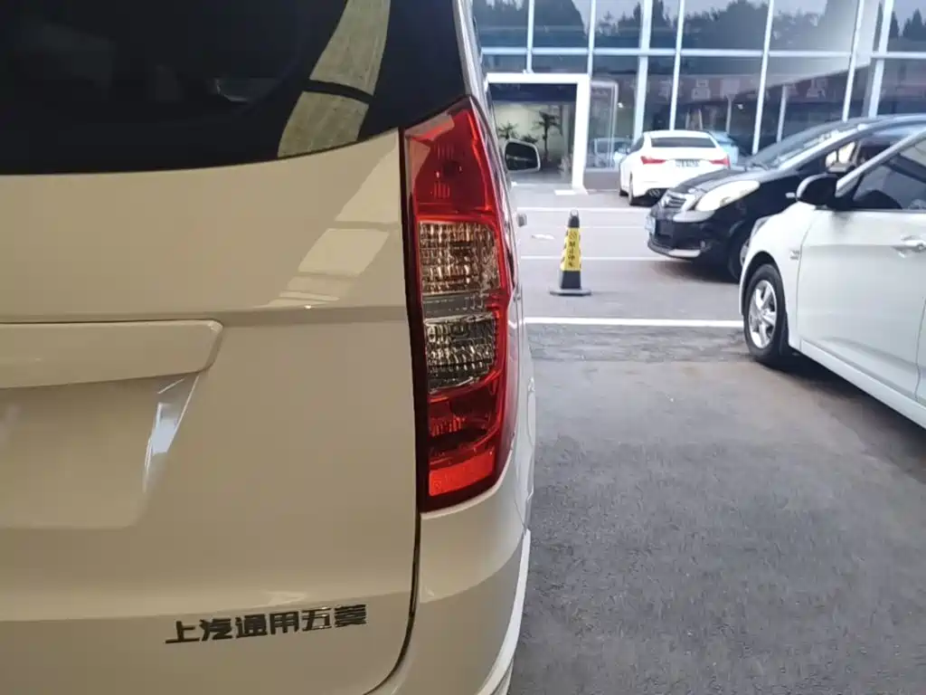 Wuling Hongguang — миниатюра 8