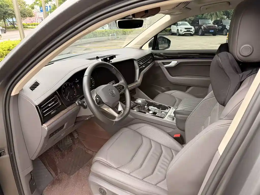 Volkswagen Touareg 2023 3.0TSI Sport