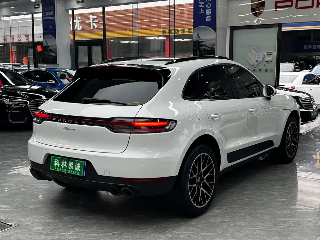 Porsche Macan — миниатюра 3