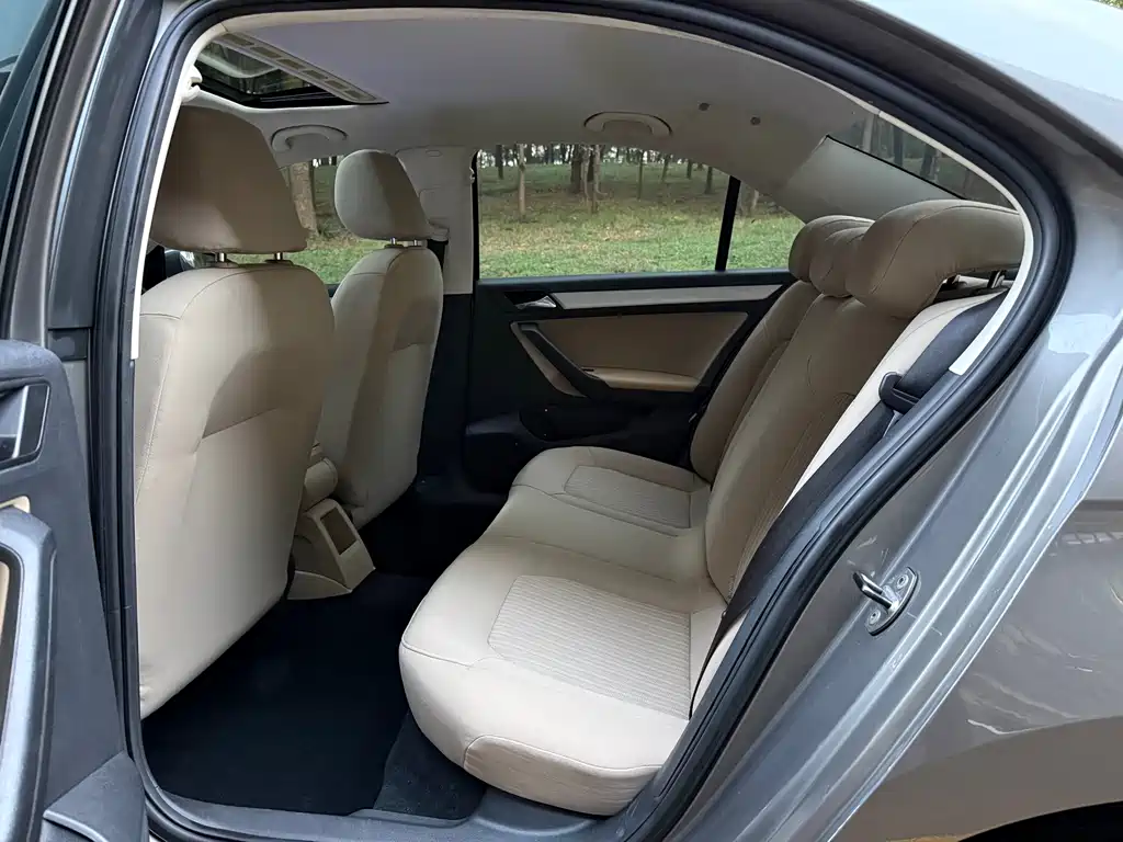 Volkswagen Jetta — миниатюра 8