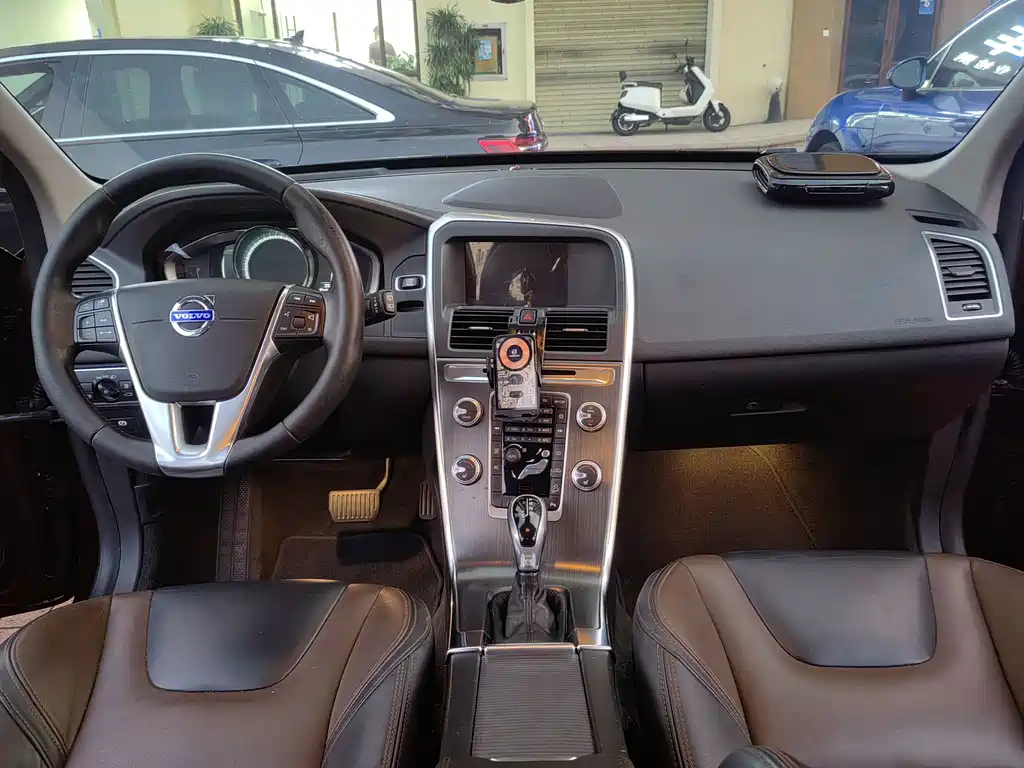 Volvo XC60 — миниатюра 11