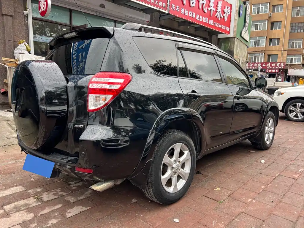 Toyota RAV4 — миниатюра 4