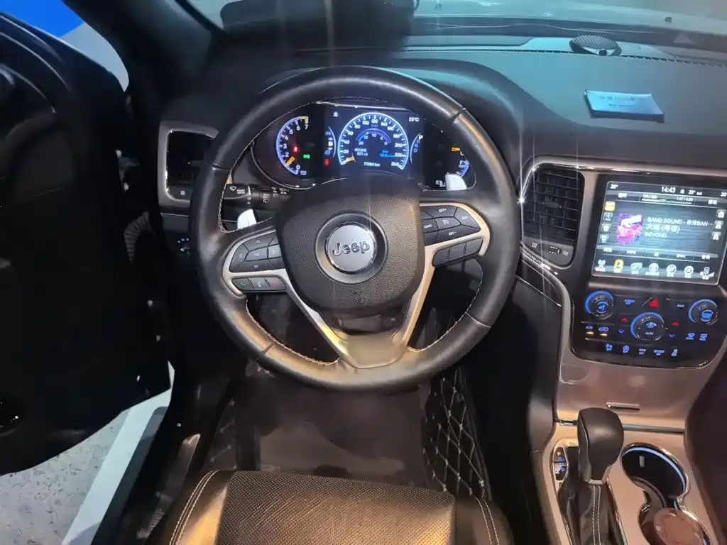 Jeep Grand Cherokee (Import) — миниатюра 3