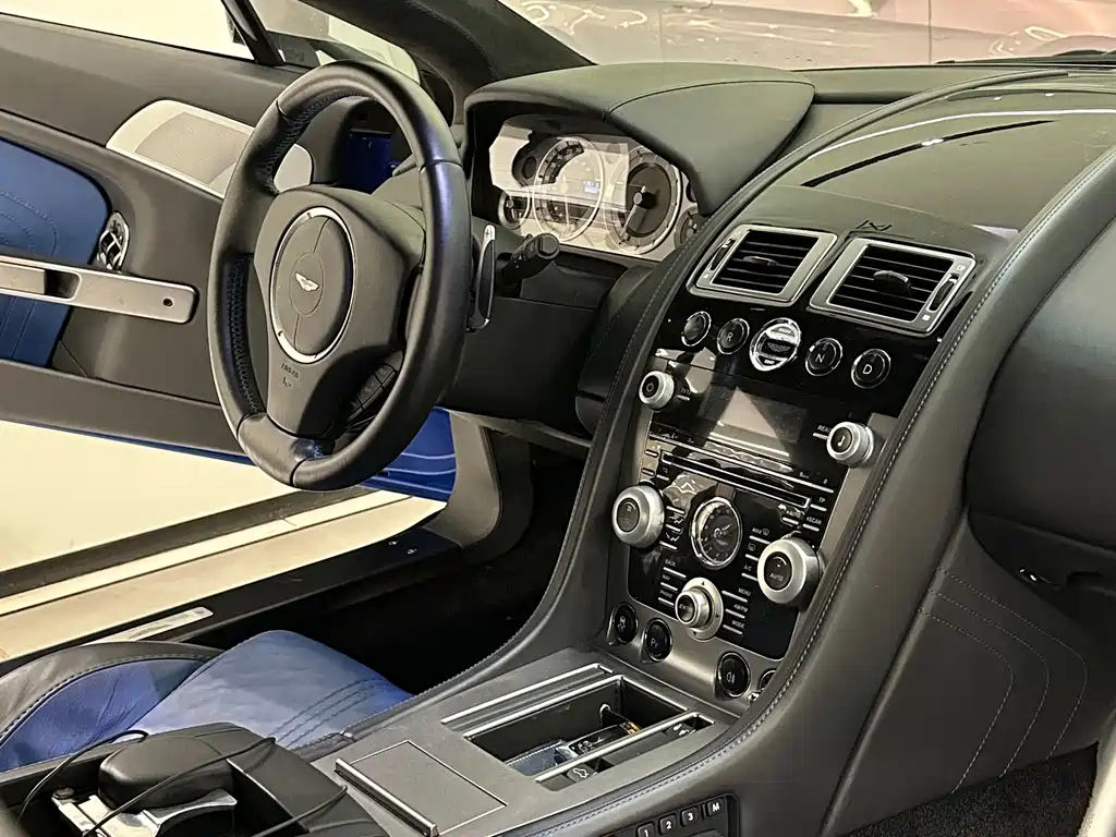 Aston Martin V8 Vantage — миниатюра 9