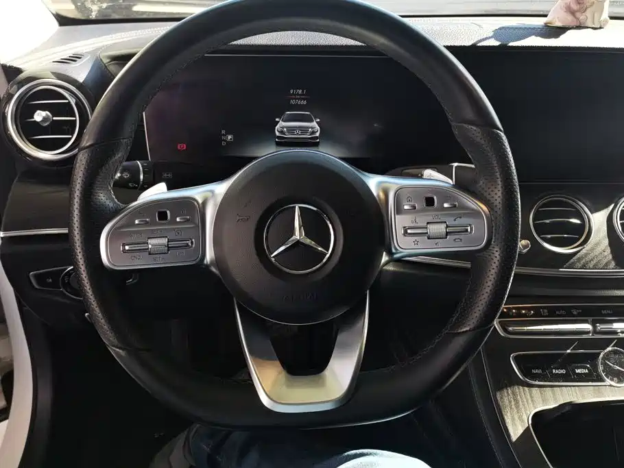 Mercedes-Benz E-Class — миниатюра 15