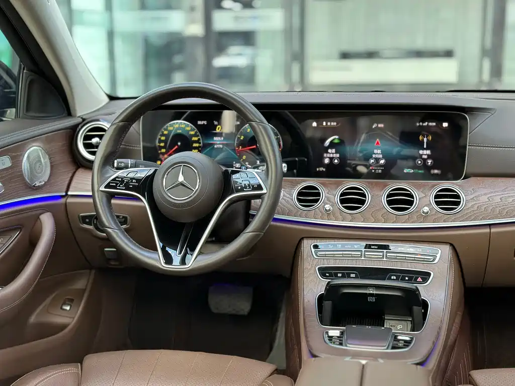 Mercedes-Benz E-Class — миниатюра 8