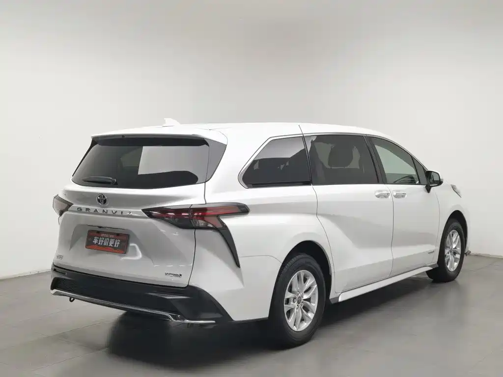 Toyota Granvia — миниатюра 2