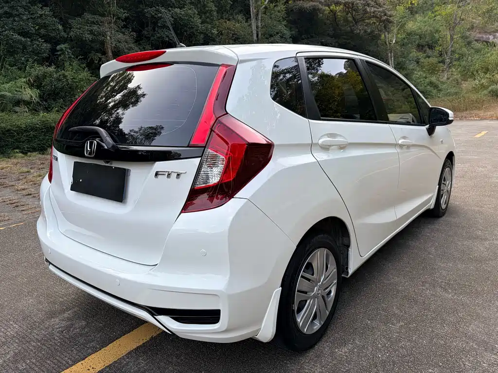 Honda Fit — миниатюра 9