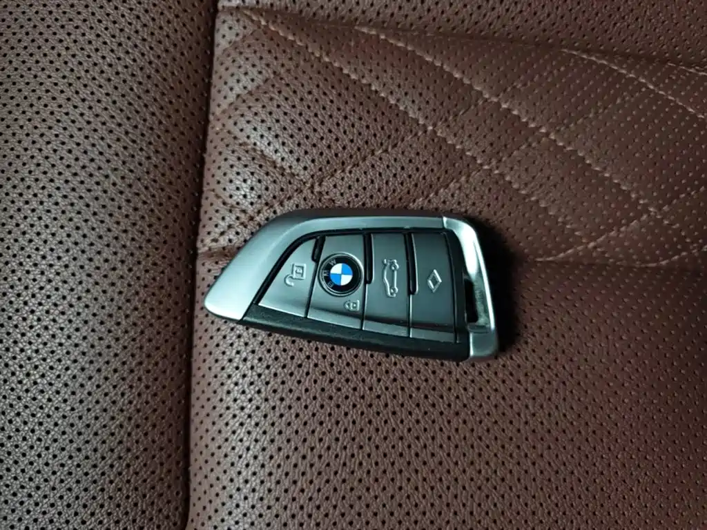 BMW 5 Series — миниатюра 9