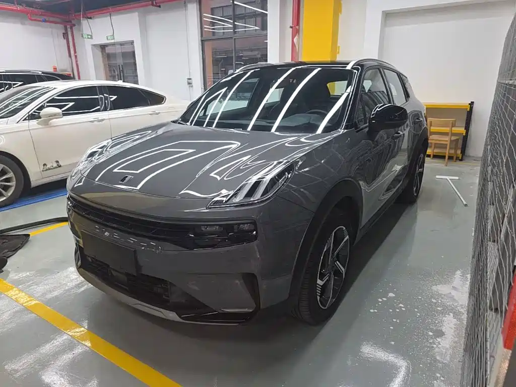 Lynk & Co 06