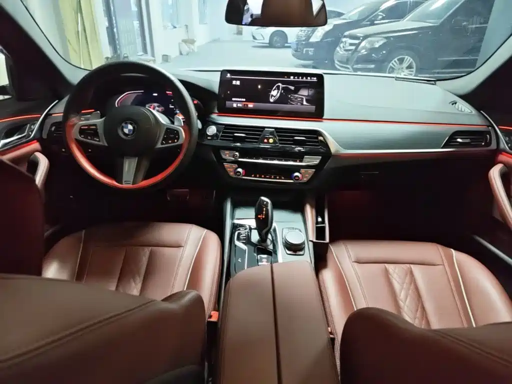BMW 5 Series — миниатюра 10