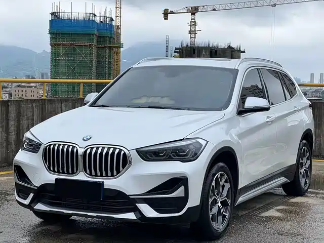 BMW X1 — фото 1