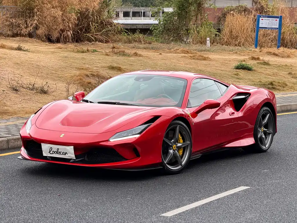 FERRARI F8