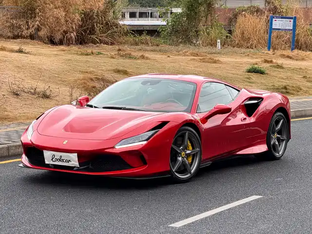 FERRARI F8