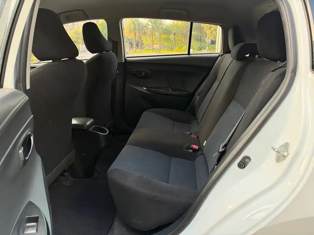 Toyota Yaris L — миниатюра 10