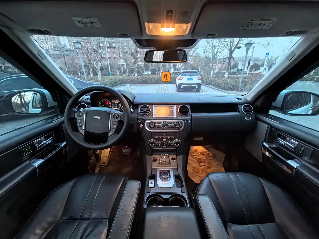 Land Rover Discovery 2016 3.0 SC V6 HSE