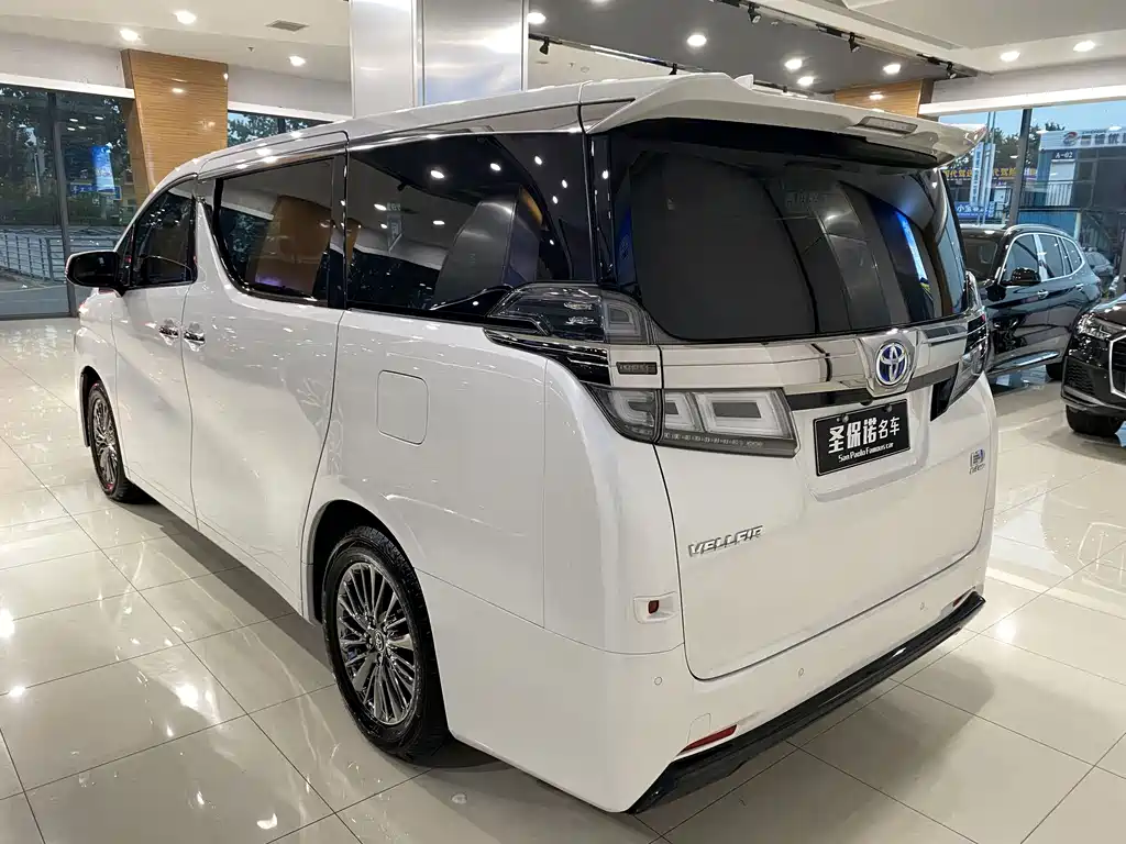 Toyota Vellfire — миниатюра 6