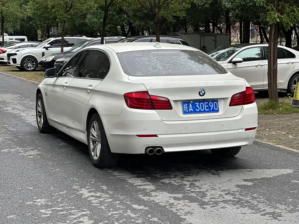BMW 5 Series — миниатюра 8