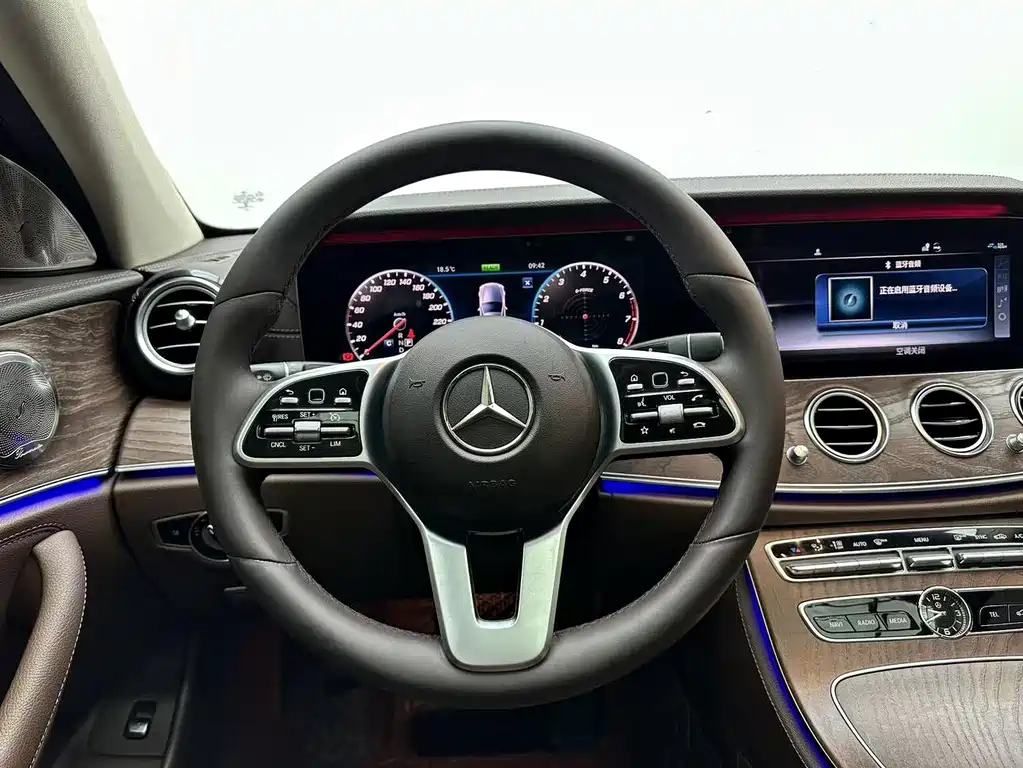 Mercedes-Benz E-Class — миниатюра 9