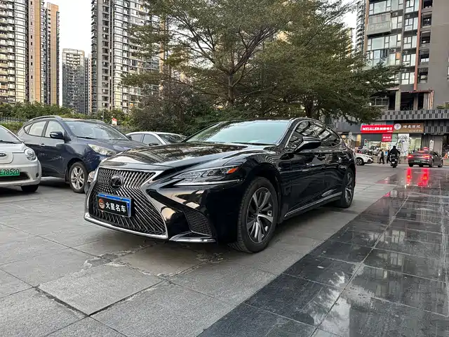 LEXUS LS 2019