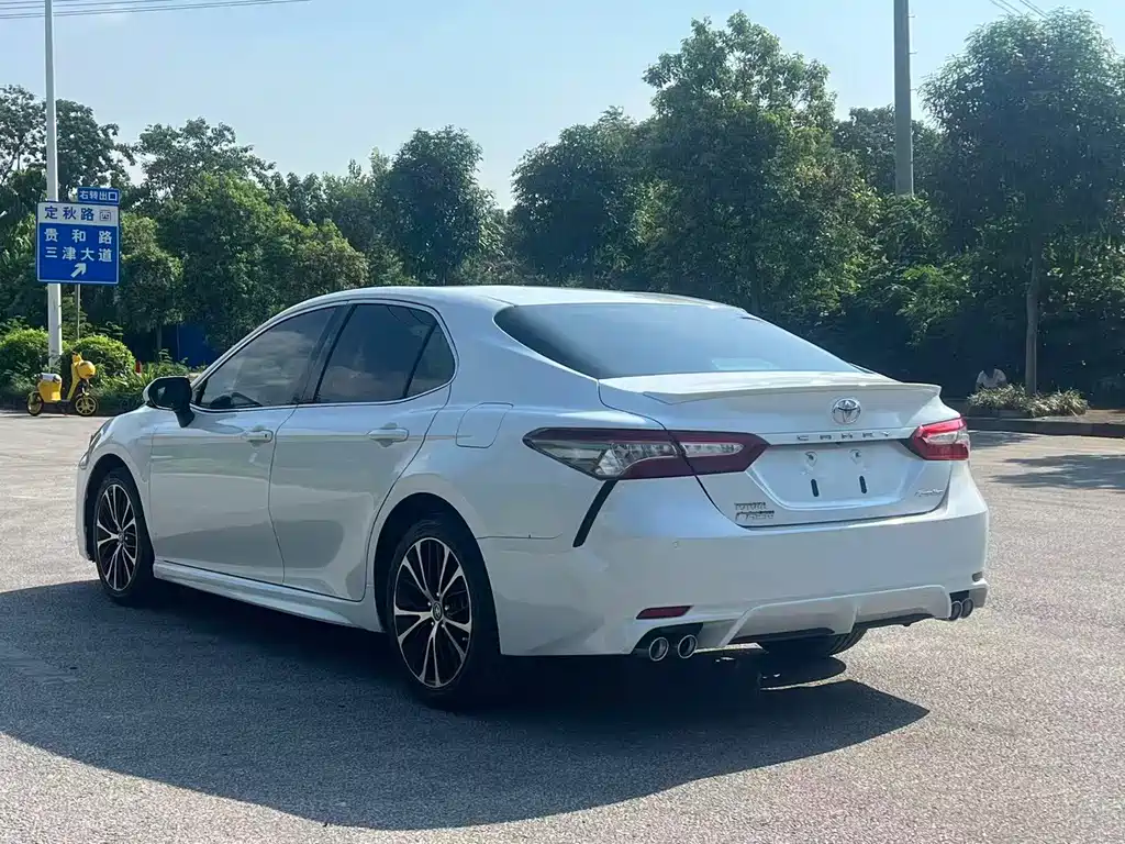 Toyota Camry — миниатюра 8