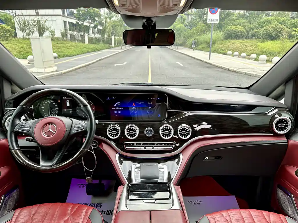 Mercedes-Benz Vito 2023 2.0T 7 мест