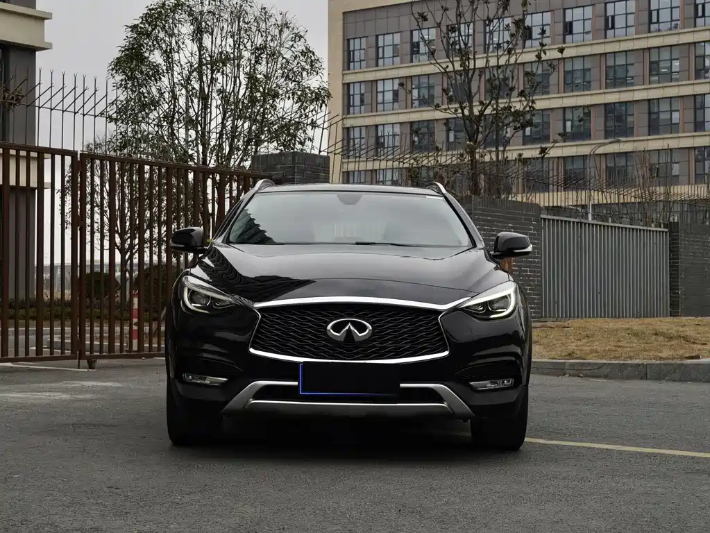 INFINITI QX30