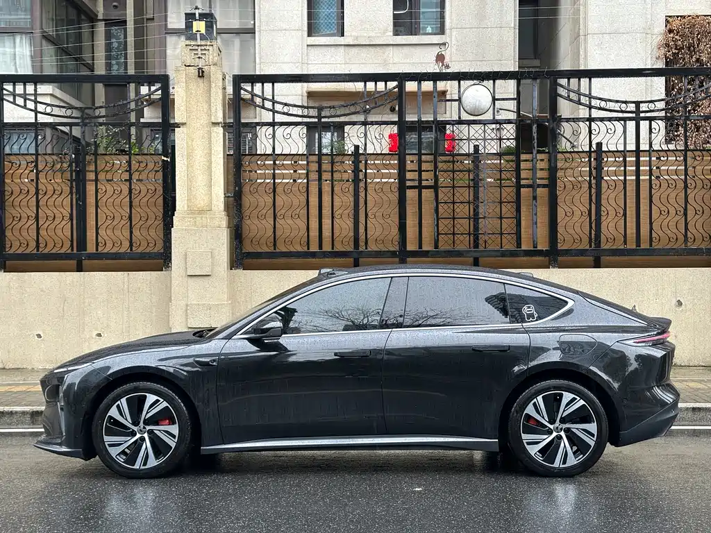 NIO NIO ET5