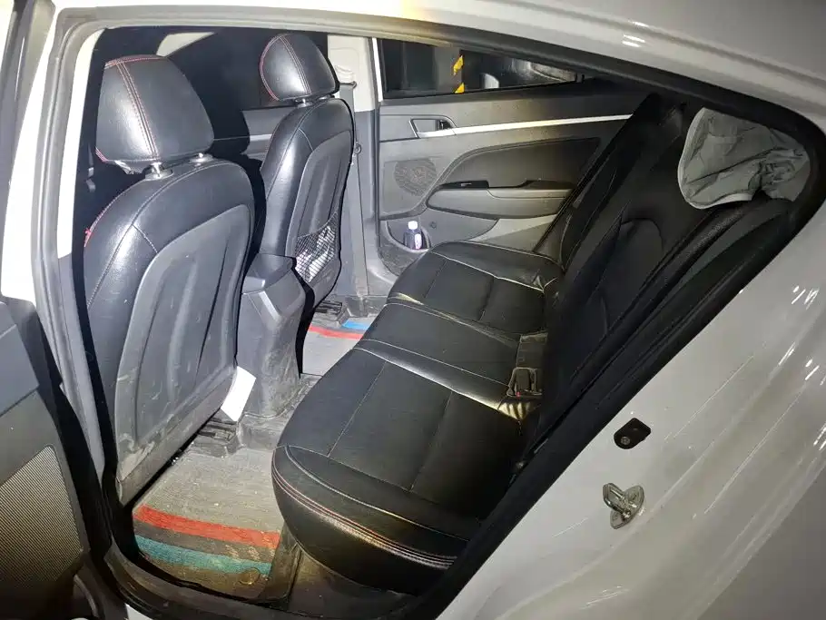 Hyundai Elantra — миниатюра 11