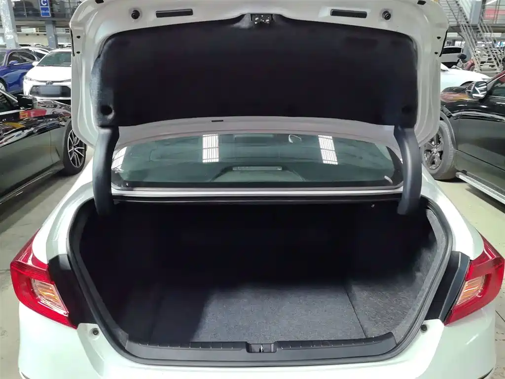 Honda Accord 2018 260TURBO Elite VI