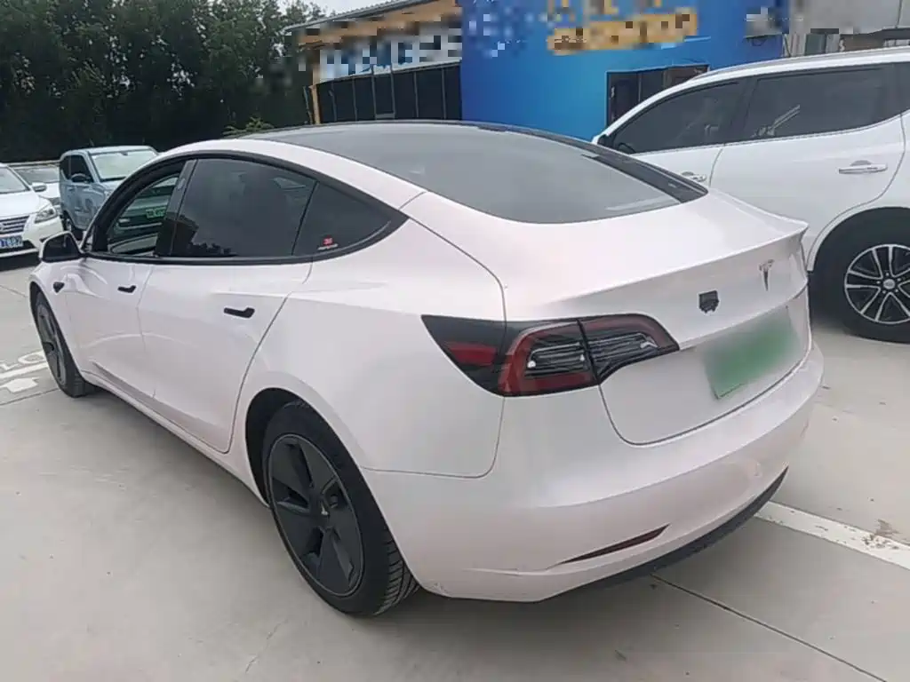 Tesla Model 3 — миниатюра 5