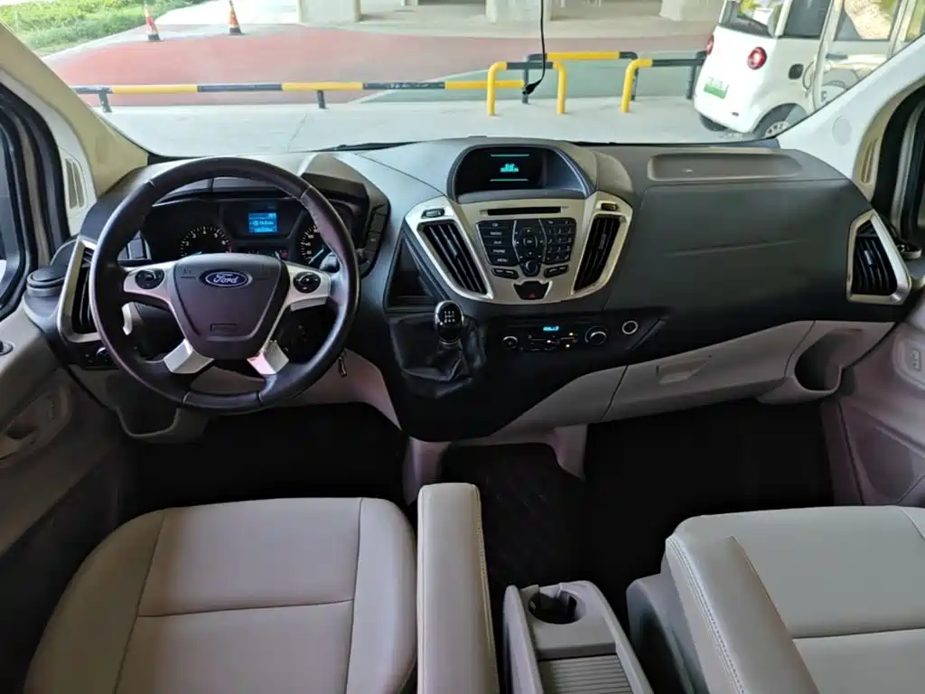 Ford Tourneo — миниатюра 10