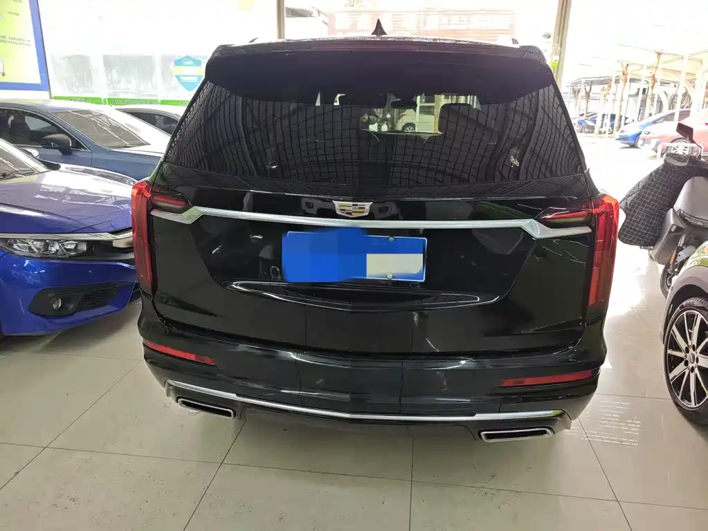 CADILLAC XT6