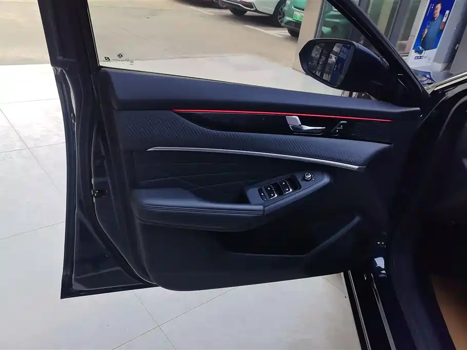 DONGFENG YI HYUN MAX