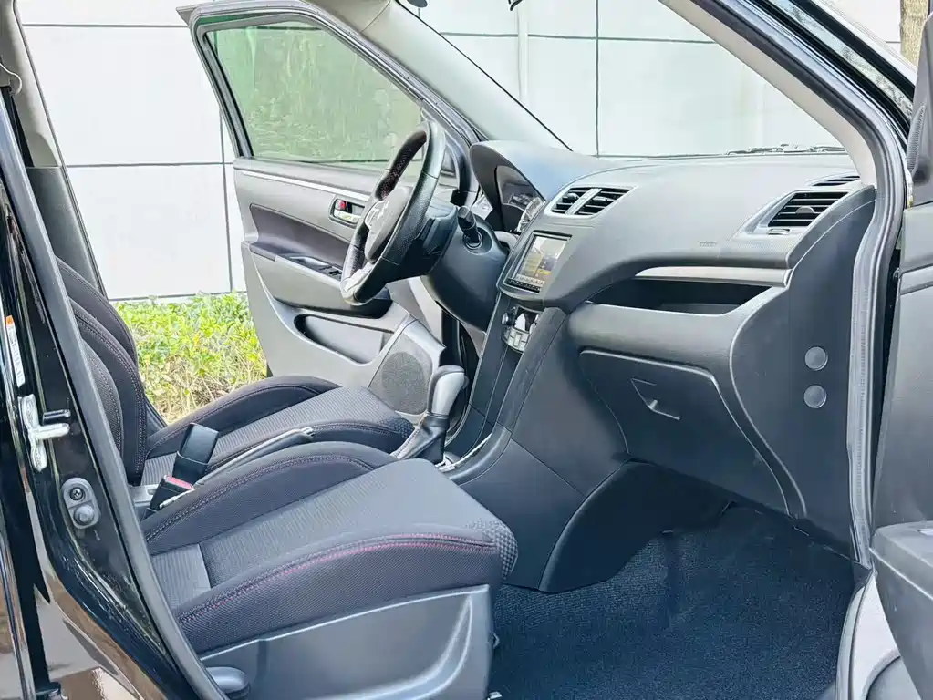 Suzuki Swift 1.6L CVT 2WD Luxury Edition, фото 17