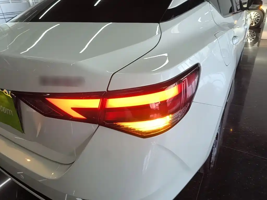 Nissan Sylphy — миниатюра 8