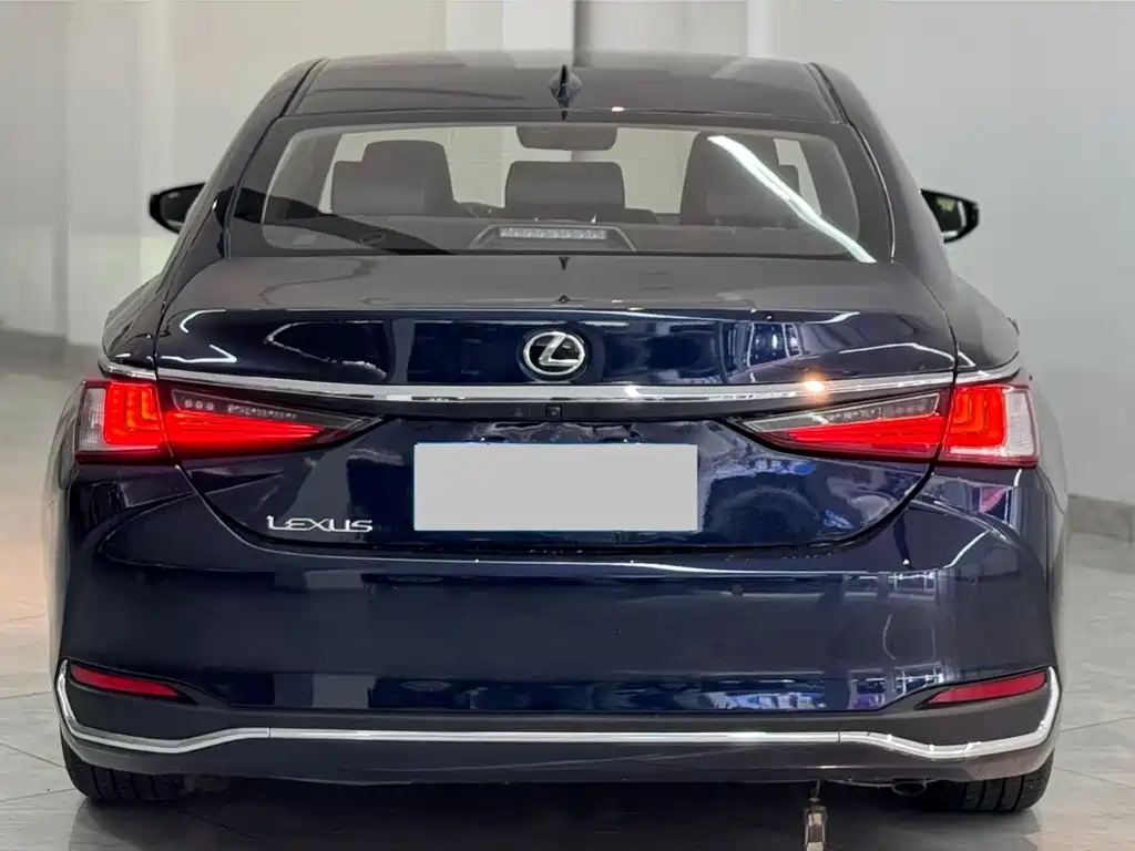 Lexus ES — миниатюра 8
