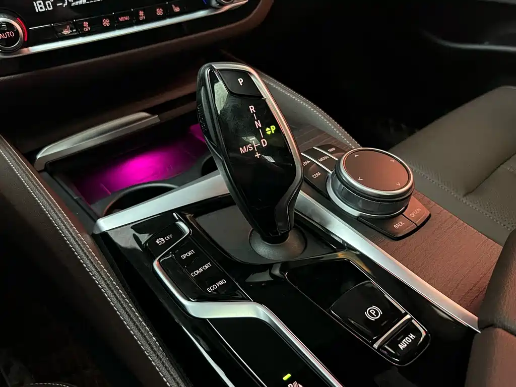 BMW 5 Series — миниатюра 14