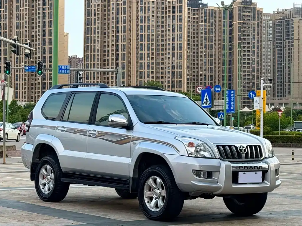 Toyota Land Cruiser Prado 2004 5.7L AT