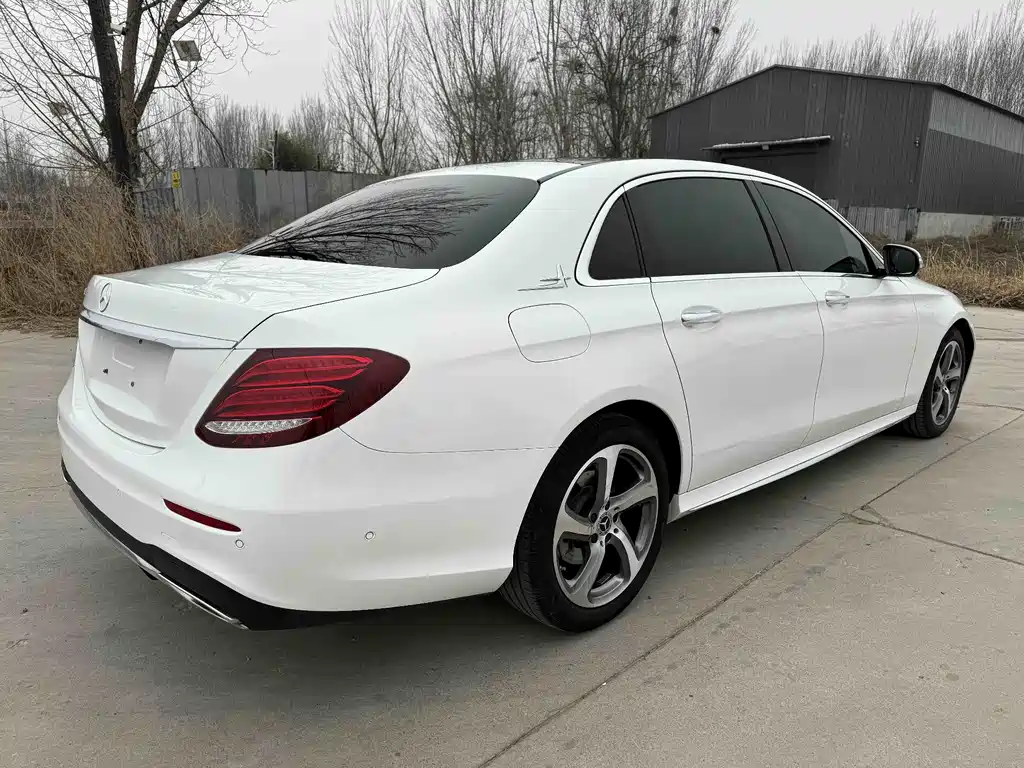 MERCEDES-BENZ E CLASS