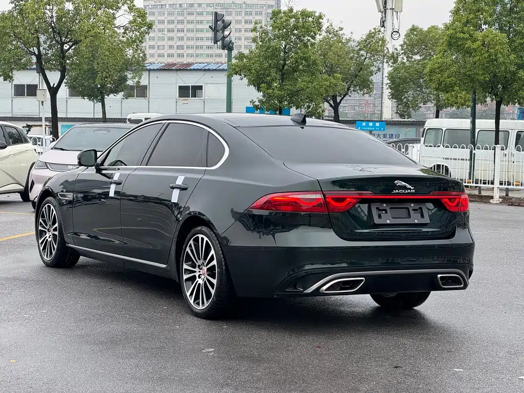 Jaguar XFL — миниатюра 10