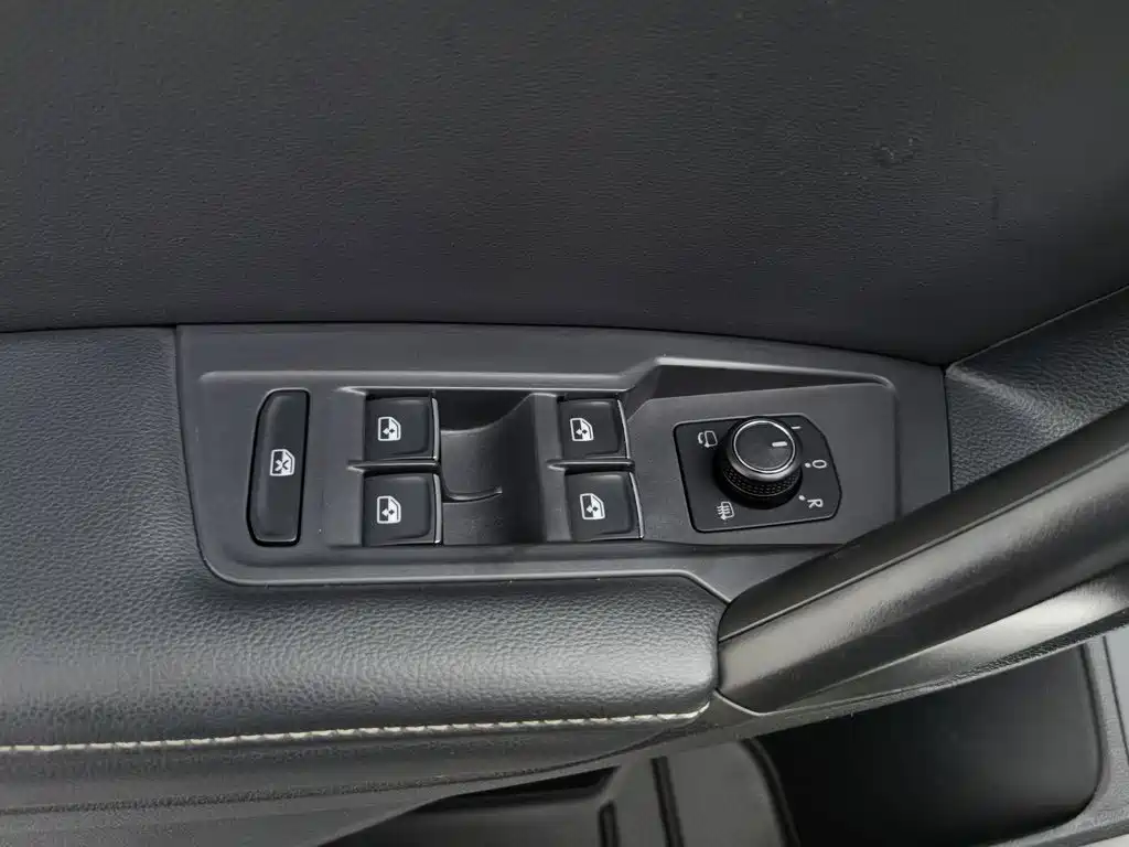 Volkswagen Tiguan L — миниатюра 9