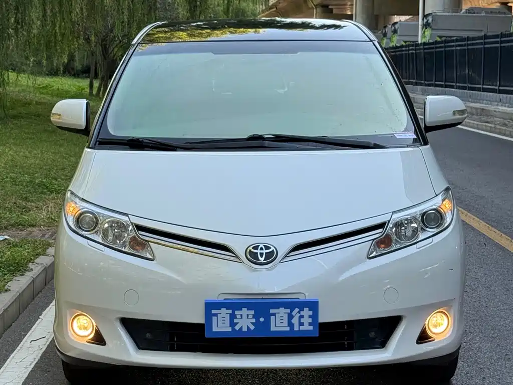 Toyota Previa — миниатюра 2