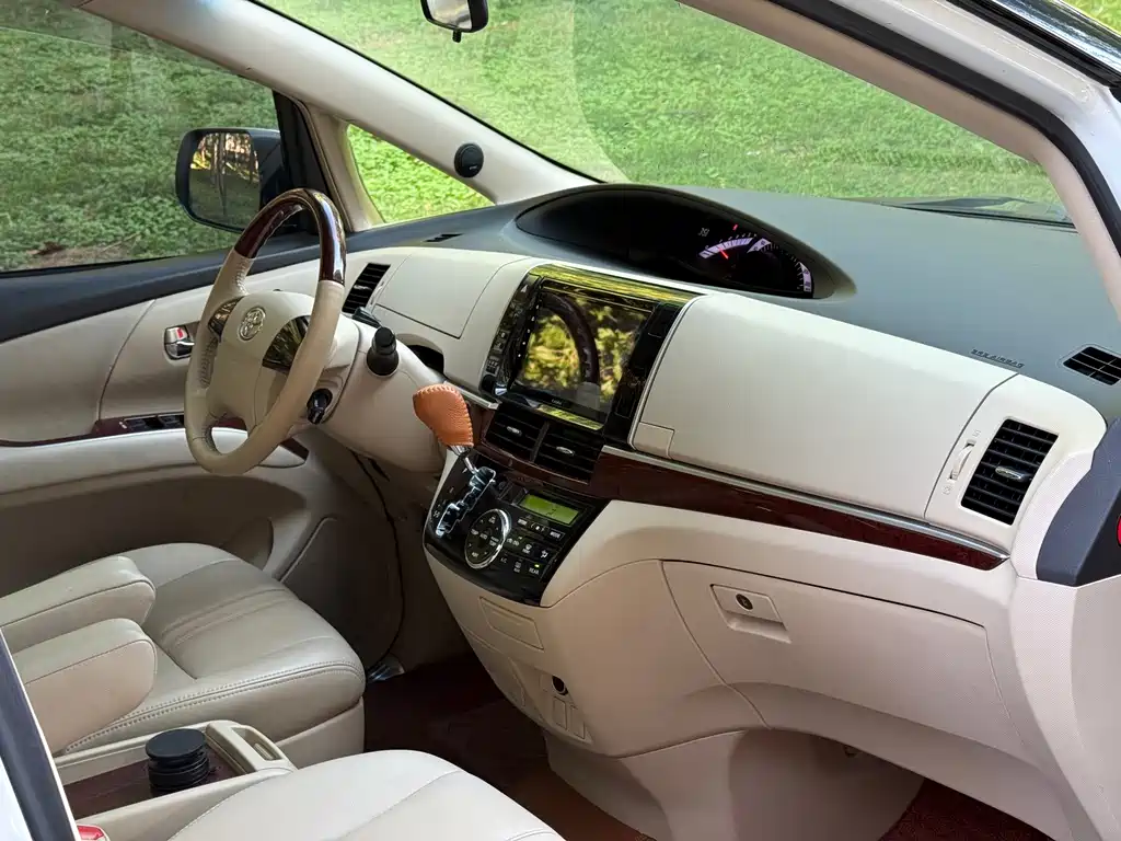 Toyota Previa — миниатюра 12