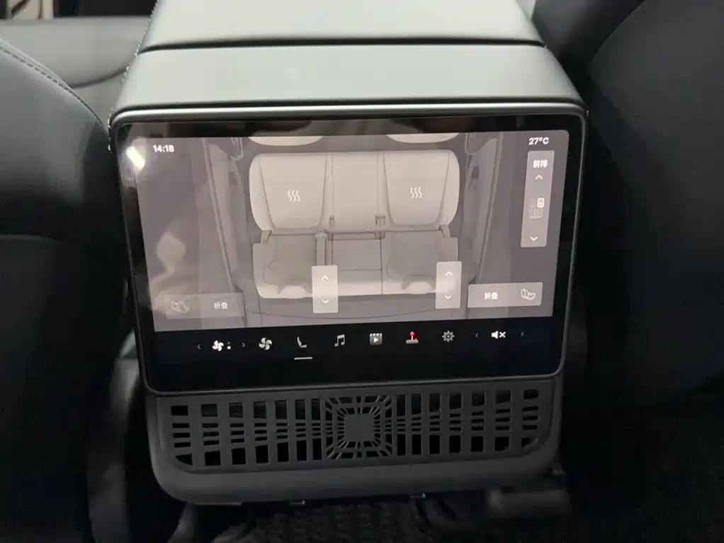 Tesla Model Y — миниатюра 5