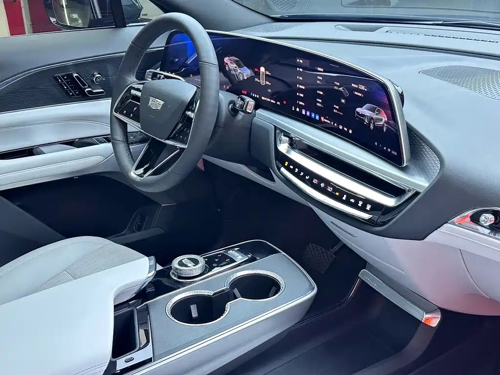 Cadillac Lyriq — миниатюра 13
