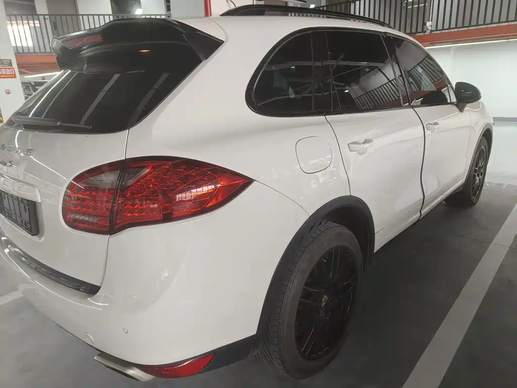 Porsche Cayenne — миниатюра 13